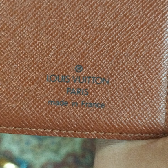 Authentic Louis Vuitton Agenda - Picture 5 of 5